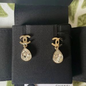 Chanel drop earring